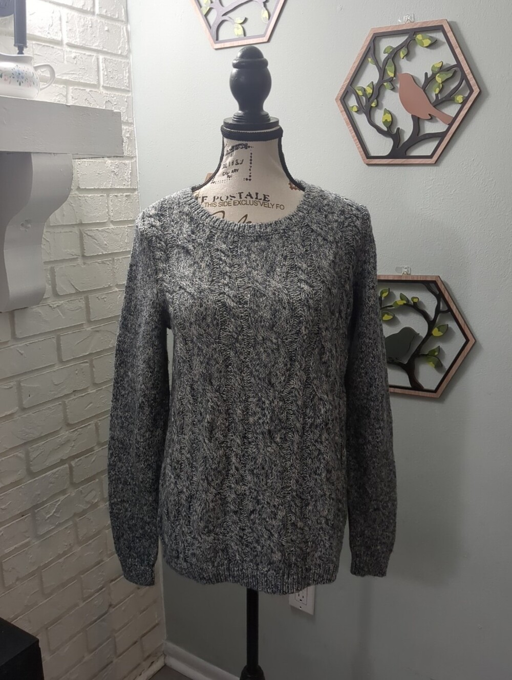 **3/$10** Tommy Hilfiger Sweater Size Medium